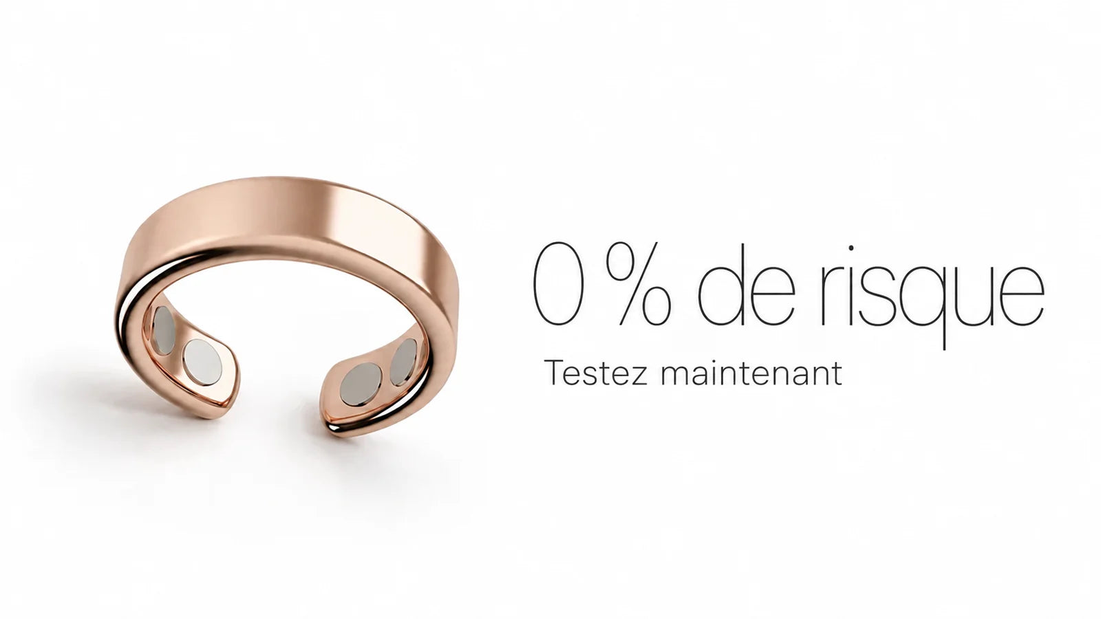 La bague dorée dans son écrin ouvert, à côté d'une étiquette de retour
